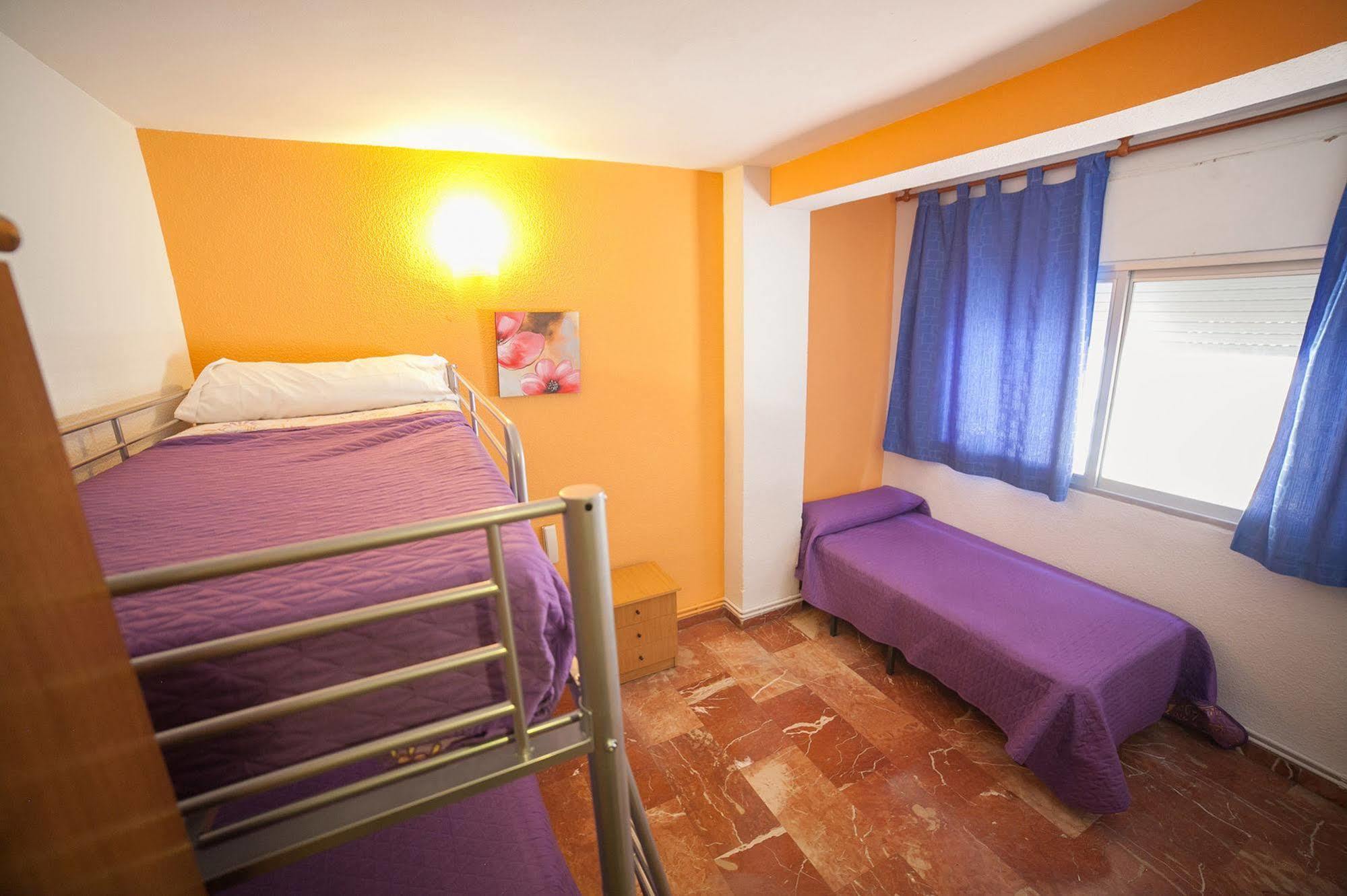 Hostal Nevot Granada Exterior photo